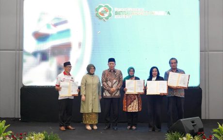 Menghadiri dan menandatangani Prasasti Peresmian Gedung Koperasi Konsumen Setia Bhakti Wanita (S (2)