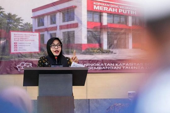 destry-anna-sari-kemenkop