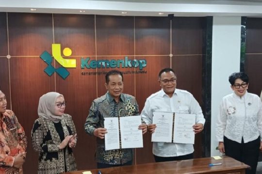 menkop-menteri-lh-sepakat-melibatkan-koperasi-dalam-perdagangan-karbon