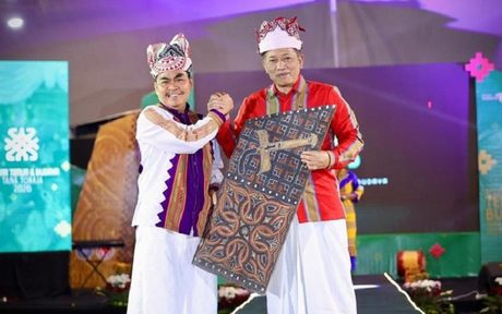 menkop-tenun-toraja
