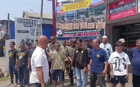 minimarket-di-cihideung-ilir-bogor-disegel-warga